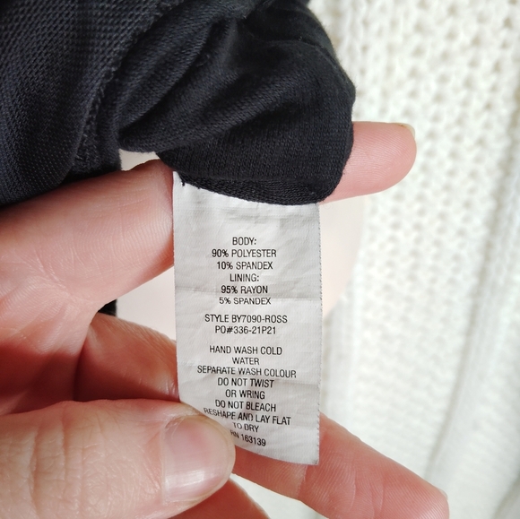 Liz&Sara NWOT sheer sleeve bodysuit - Picture 4 of 5